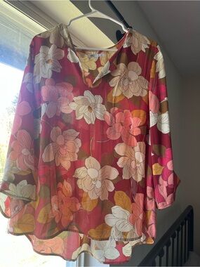 DR2 Floral V-Neck Blouse in Berry and Cream